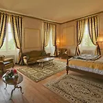 Chateau Du Hallay 3*