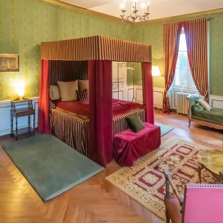 Bed & Breakfast Chateau Du Hallay 3*