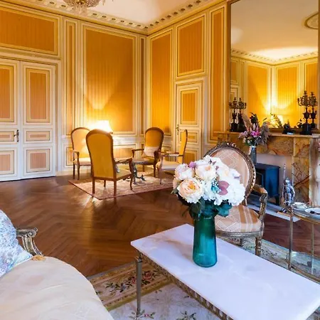 Bed & Breakfast Chateau Du Hallay 3*