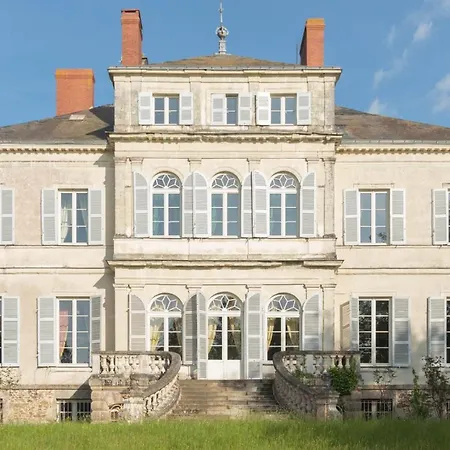 Chateau Du Hallay Bed and breakfast