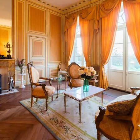 Chateau Du Hallay Bed & Breakfast 3*