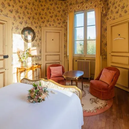 Bed & Breakfast Chateau Du Hallay 3*