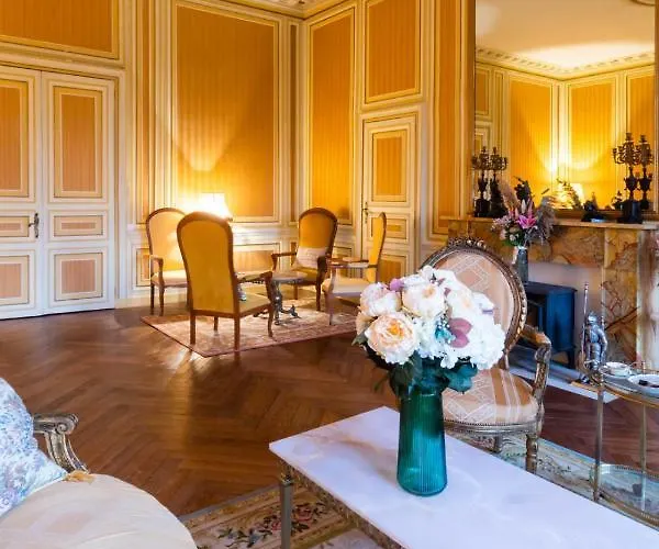 فندق مبيت وإفطار Chateau Du Hallay 3*