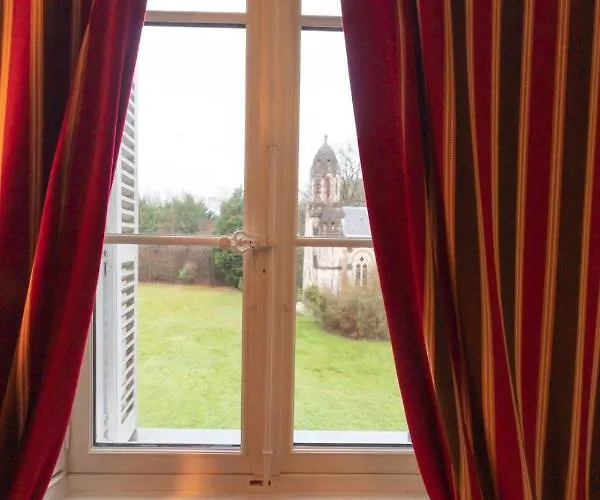 Chateau Du Hallay 3*